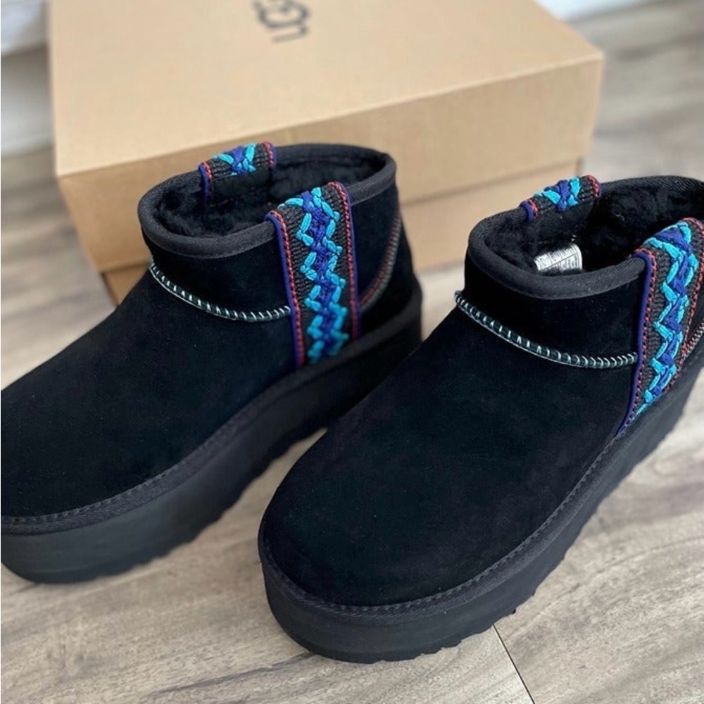 UGG Classic Ultra Mini Braid Platform
Black
Size 8